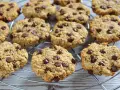 Galletas de avena con chispas de chocolate, perfectas para recetas para desayuno.