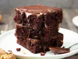 Brownies de chocolate con nueces, cubiertos de glaseado, perfectos para tu receta brownie thermomix.