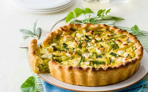 Quiche de verduras con queso feta, una delicia para aprender como hacer quiche de verduras.
