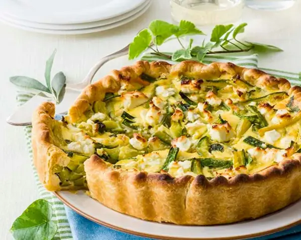 Quiche de verduras con queso feta, una delicia para aprender como hacer quiche de verduras.