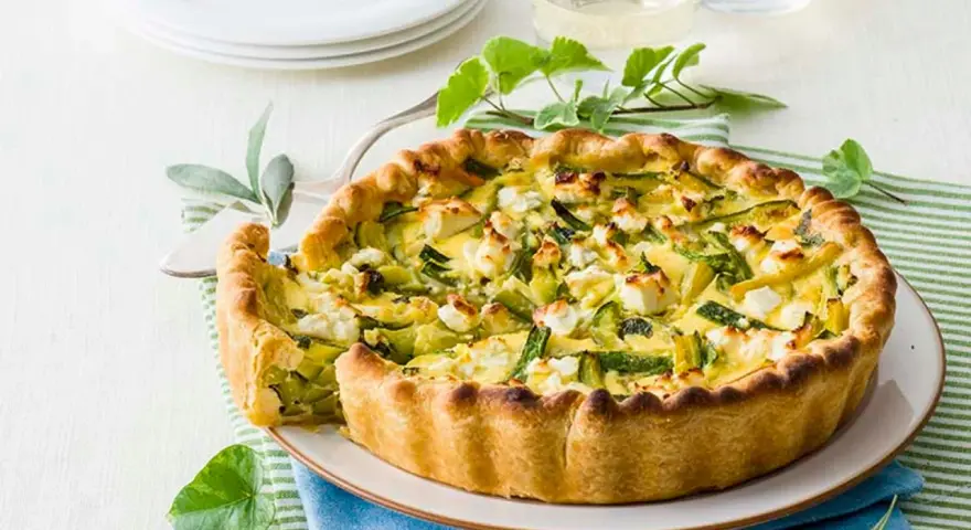 Quiche de verduras con queso feta, una delicia para aprender como hacer quiche de verduras.