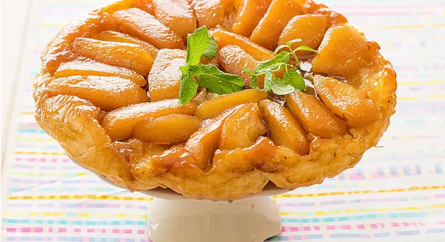 Tarta Tatin casera, con manzanas caramelizadas y hojaldre dorado. ¡Una delicia para tu tarta tatin receta!