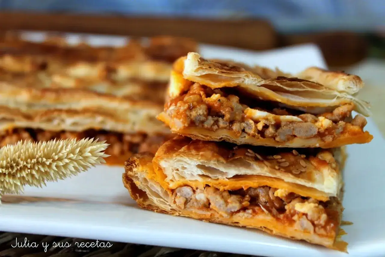 Delicioso hojaldre con carne picada, crujiente por fuera y jugoso por dentro. &iexcl;Una receta irresistible!