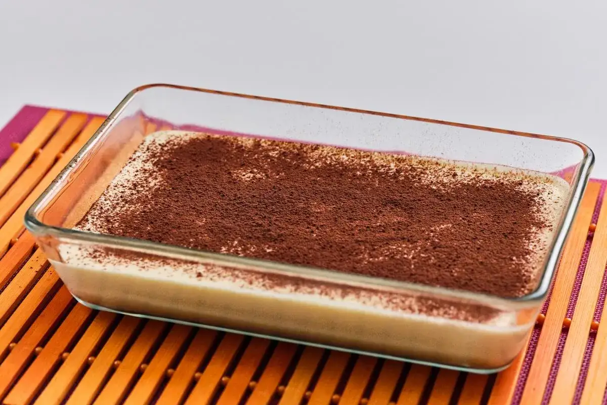 Delicioso tiramis&uacute; casero listo para disfrutar. Una receta f&aacute;cil y r&aacute;pida para un postre perfecto.