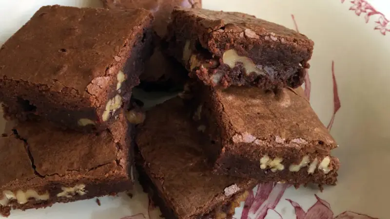 Brownies de chocolate con nueces, perfectos para tu receta de brownie esponjoso.